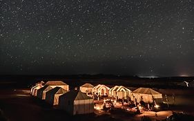 Roses desert camp